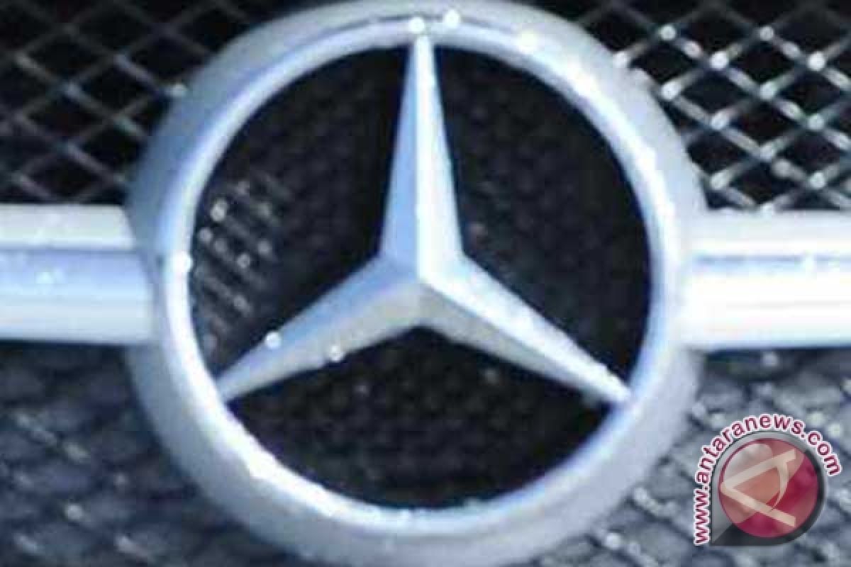 Mercedes Benz serahkan 130 unit sasis OH 1526