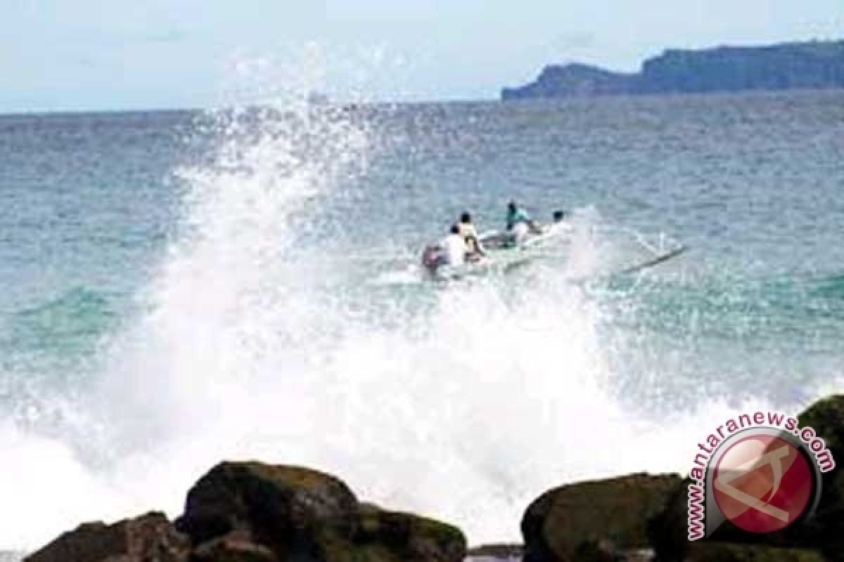 Gelombang perairan Kepulauan Riau lima meter