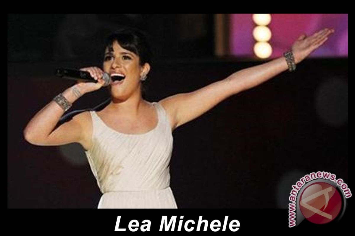 Lea Michele berduka bersama keluarga Monteith