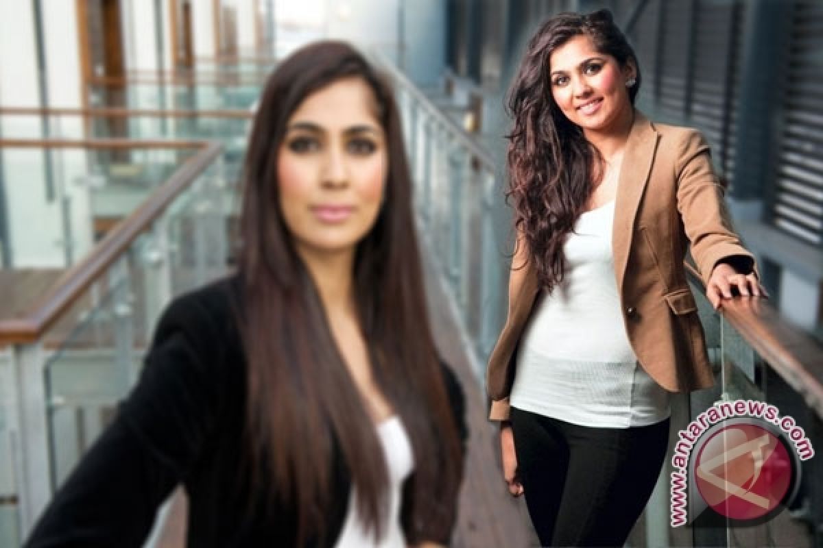 Model Muslim Inggris Dikecam Karena Ikut Miss Universe