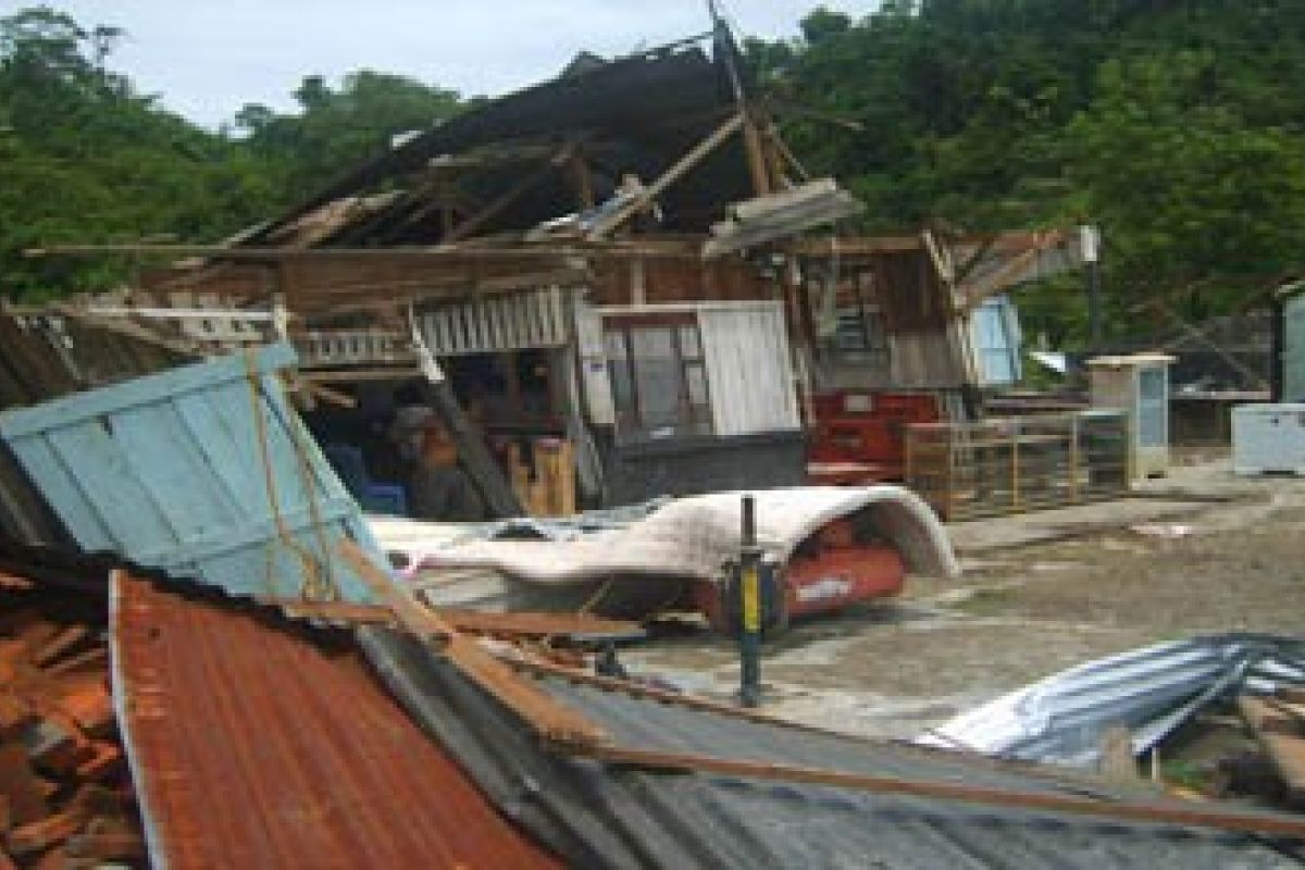 Puluhan rumah di Majene diterjang puting beliung 