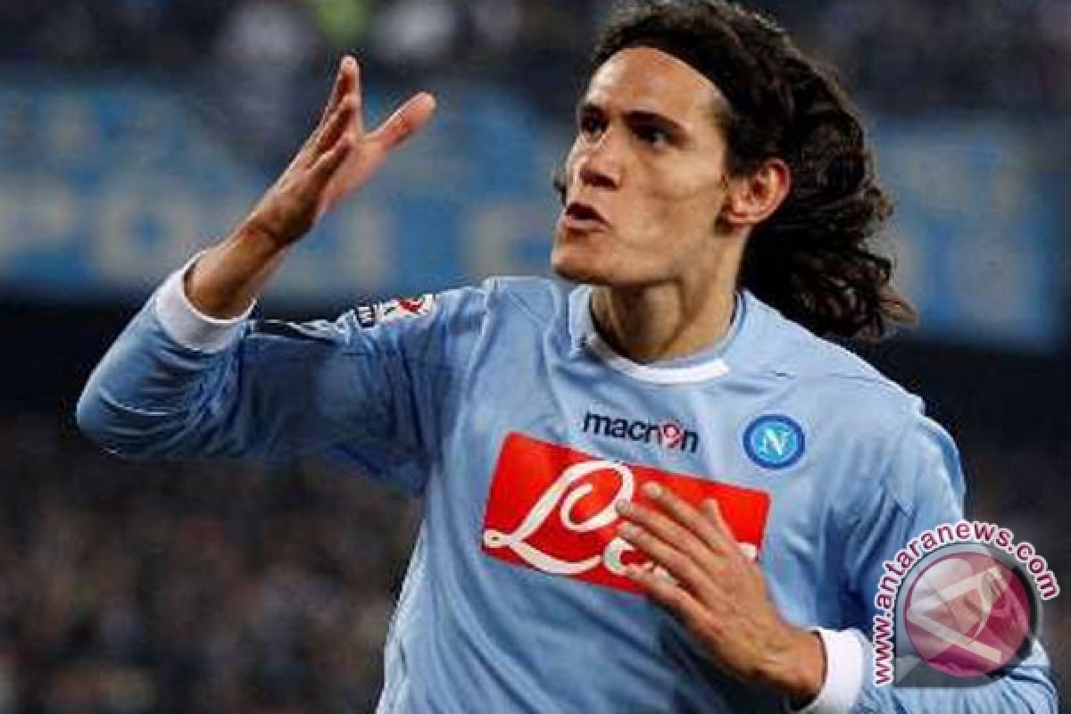 Cavani cetak hatrik 