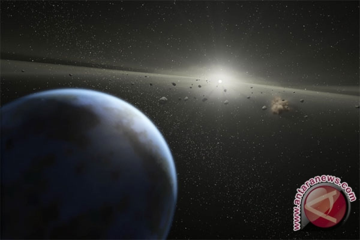 Asteroid kecil lewati Bumi