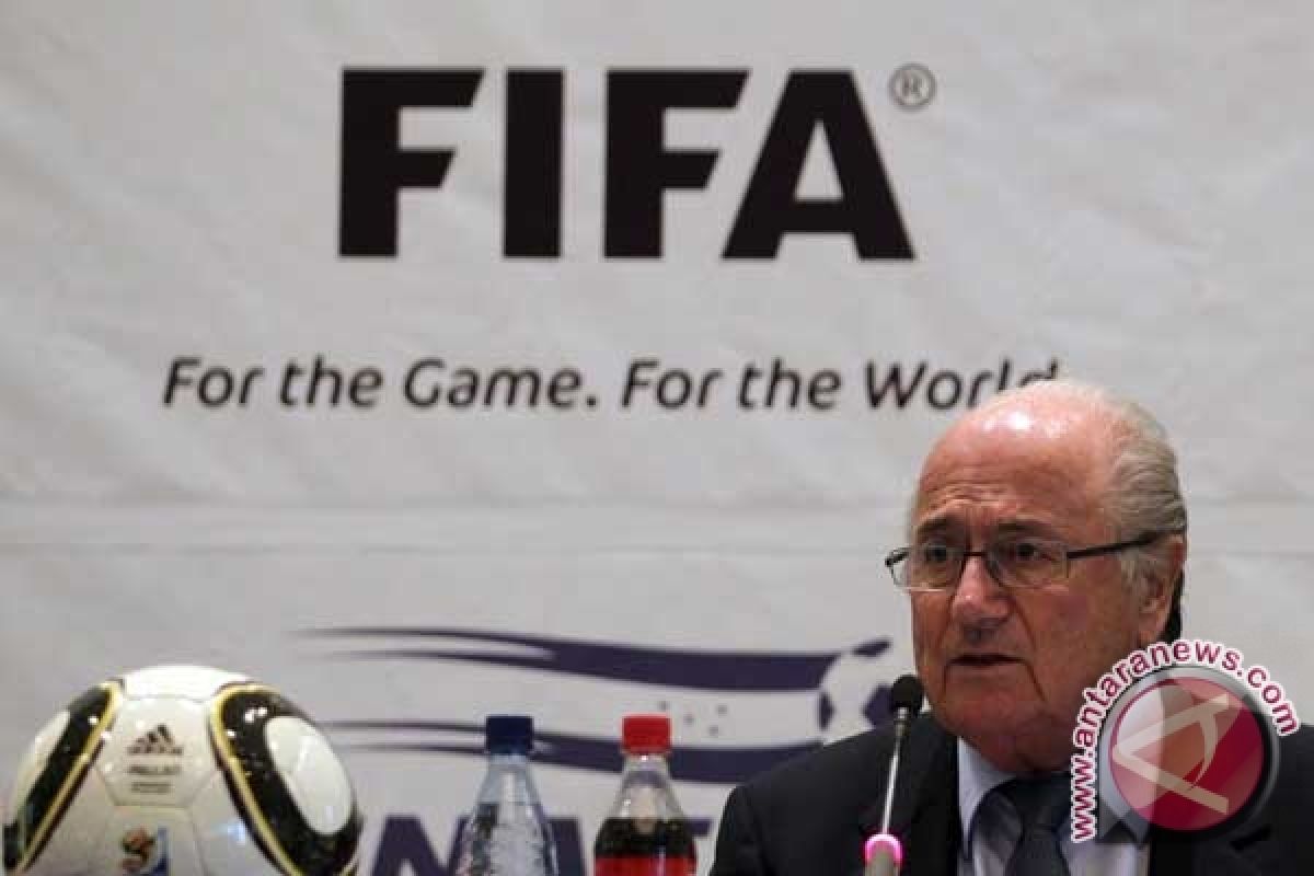 Media Inggris "Menusuk" Blatter