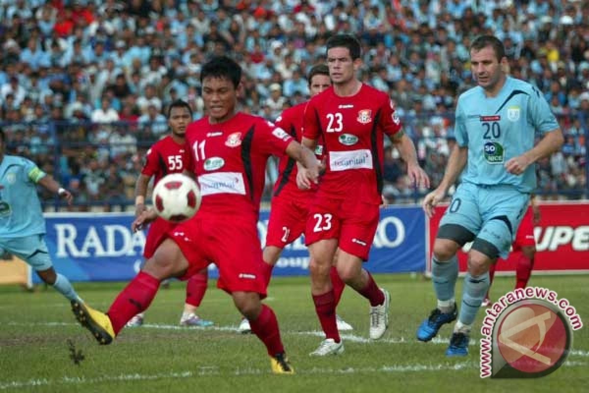 10 Pemain Pelita Jaya Imbangi Persela 1-1 