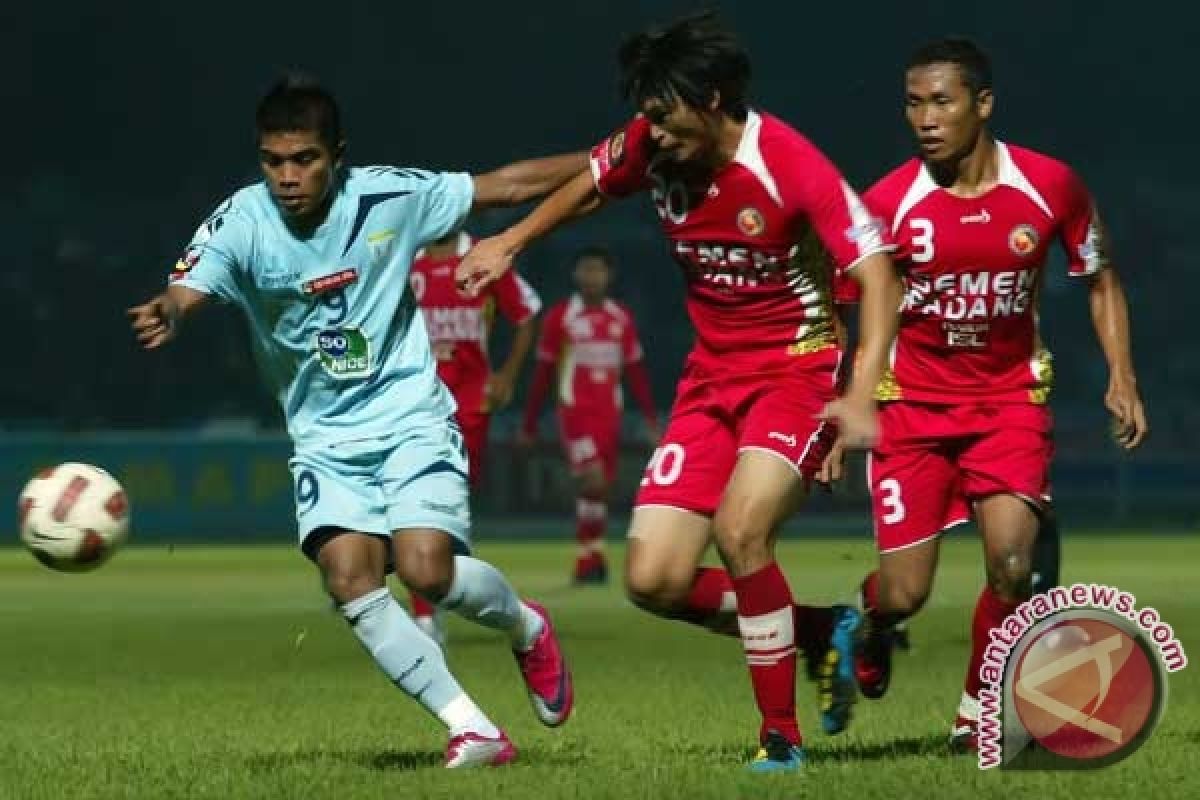 Persela Bekuk Semen Padang Melalui Penalti 