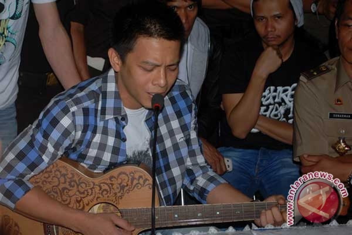 Ariel Luncurkan Lagu di Rutan