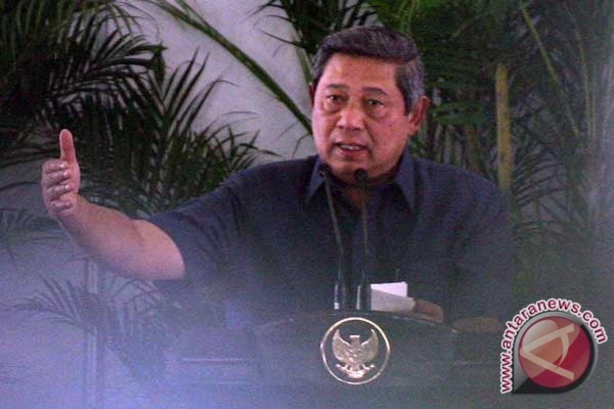 President Yudhoyono calls for  save-electricity-fuel movements in regions
