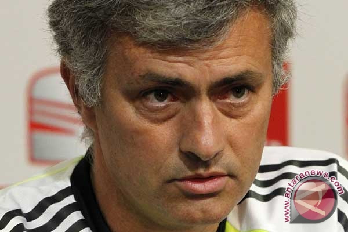 Mourinho meradang, Carneiro menantang