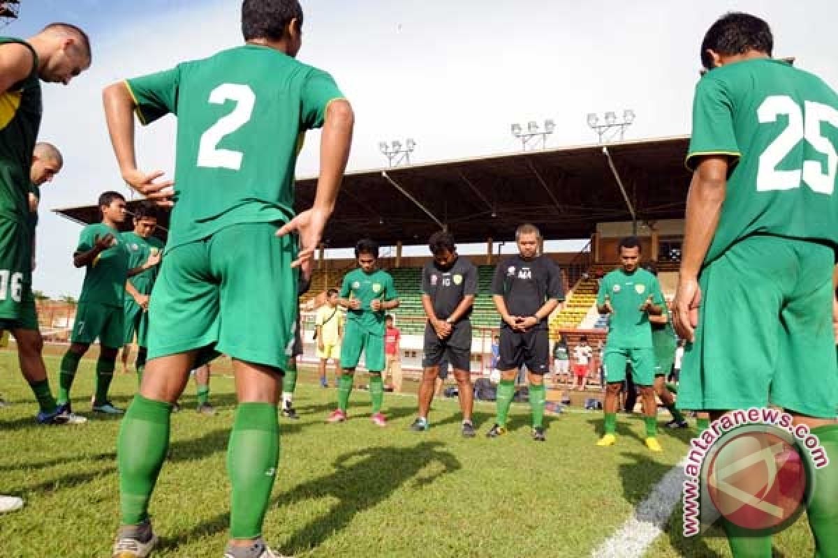 Pemain Persebaya 1927 mogok latihan karena belum gajian