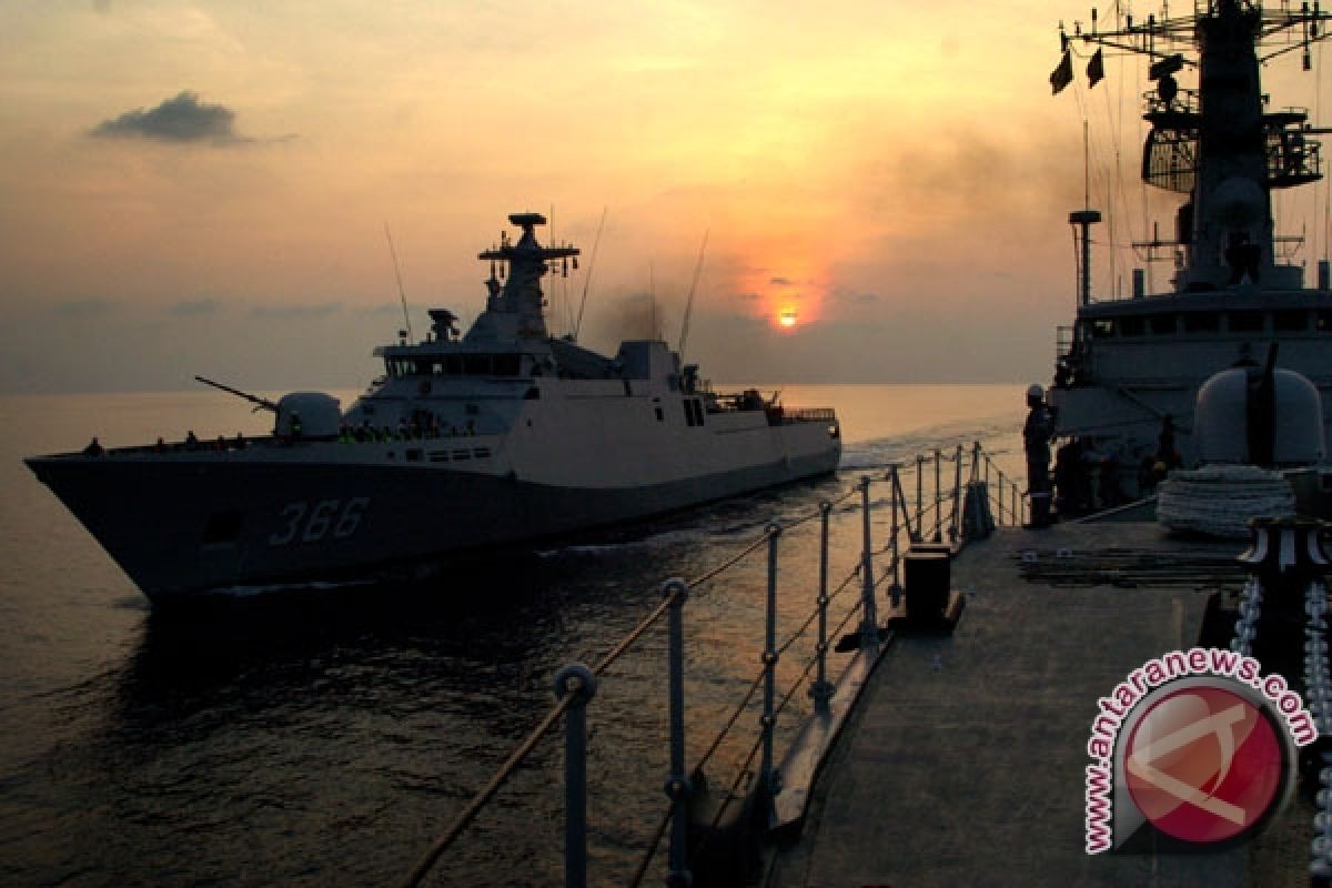 Kapal perang TNI-AL berpatroli tangkal bom ikan