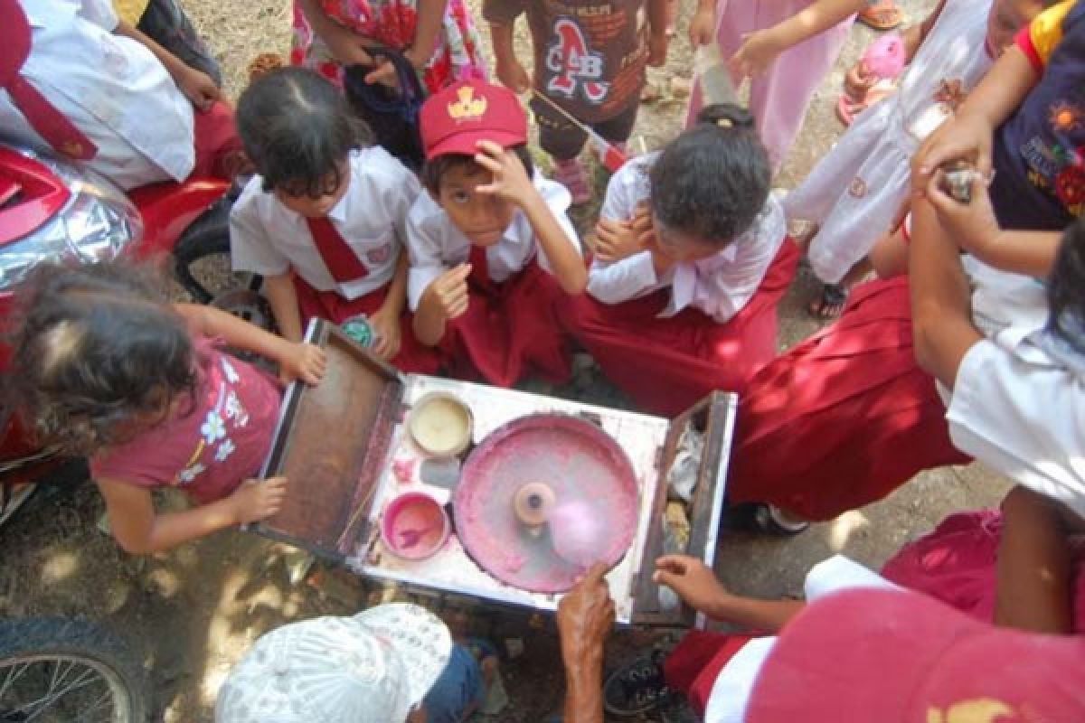 Dinkes Padang Imbau Siswa Selektif Pilih Jajanan