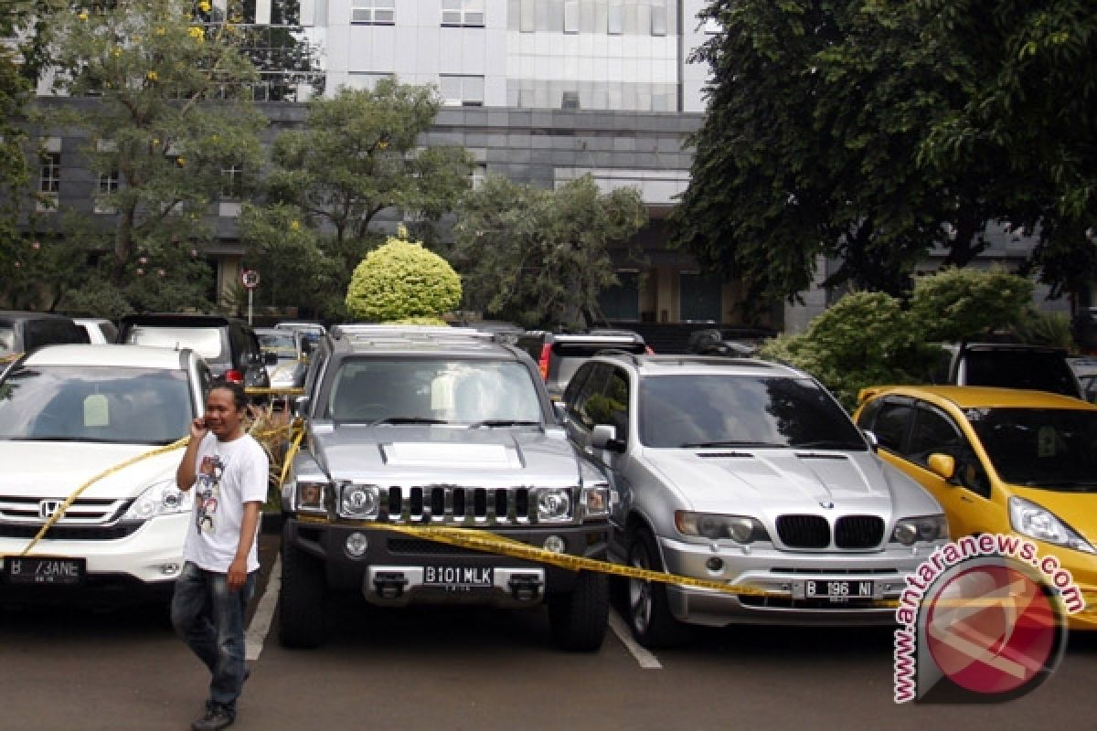 Batam "banjir mobil mewah" impor