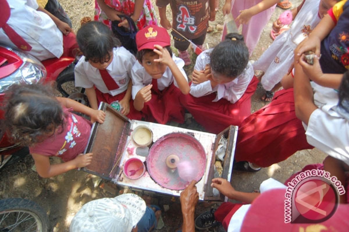 BPOM Gorontalo Intensifkan Pemeriksaan Jajanan Sekolah Mulai 2012 