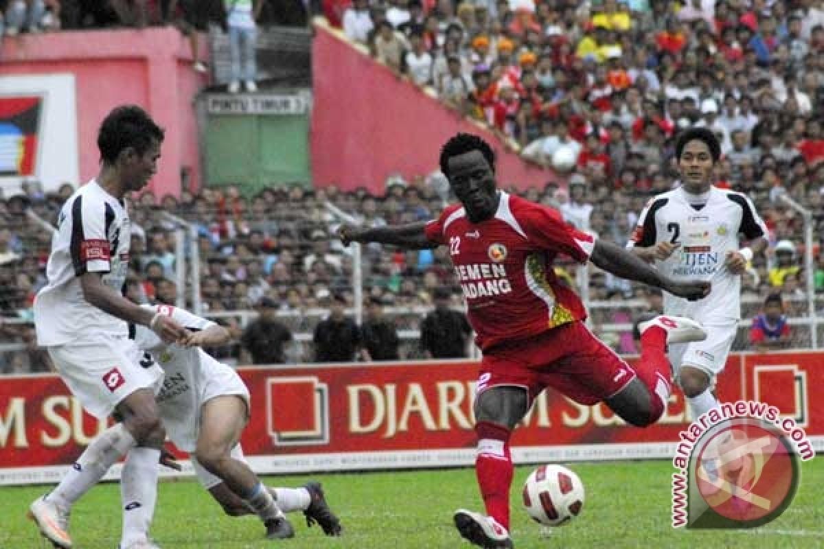 Semen Padang Taklukkan Arema 2-0 