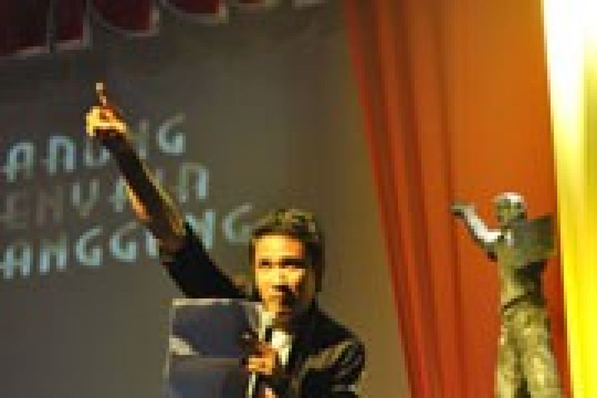 Jefry Juarai Tarung Penyair Panggung se-Asia Tenggara