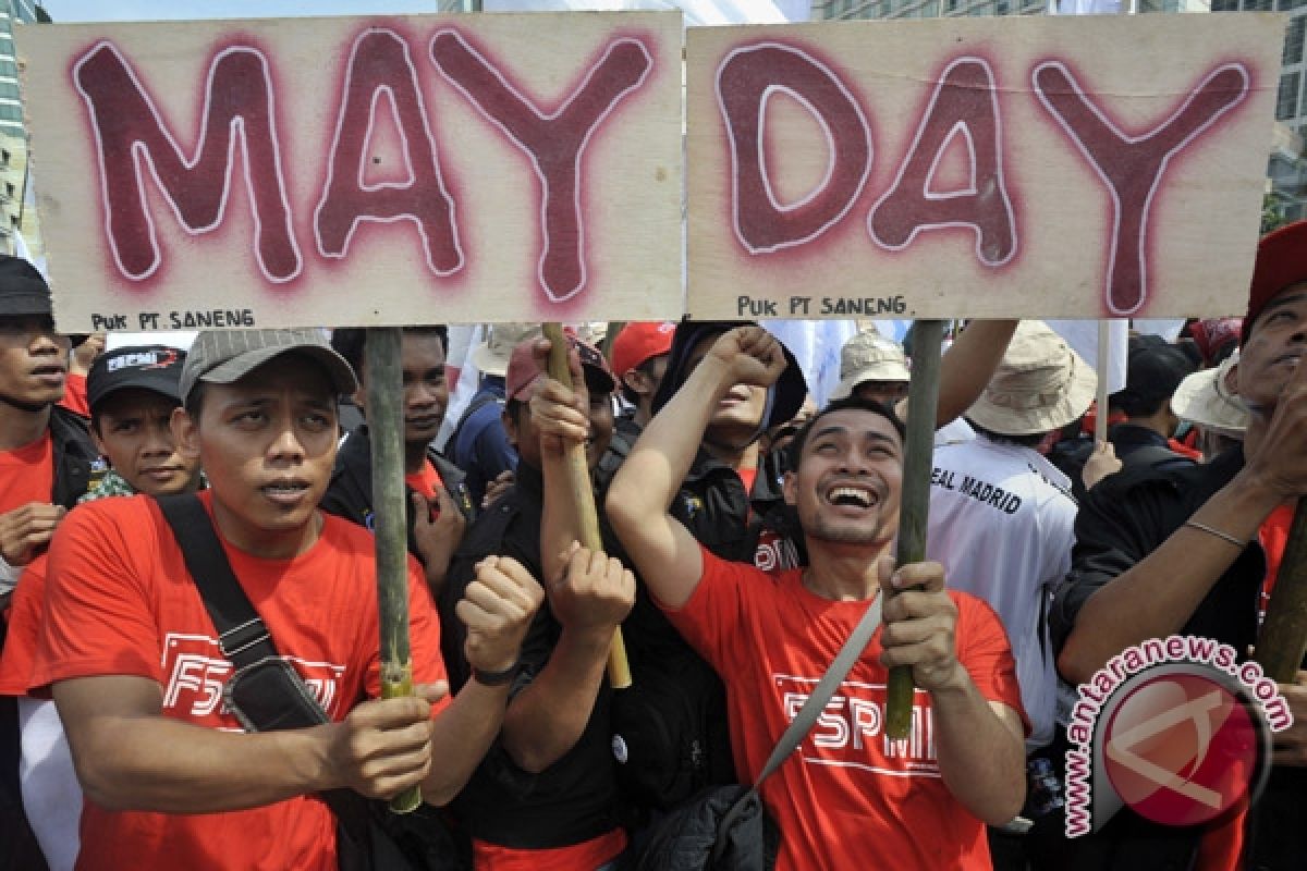Massa "May Day" Padati Bundaran HI  