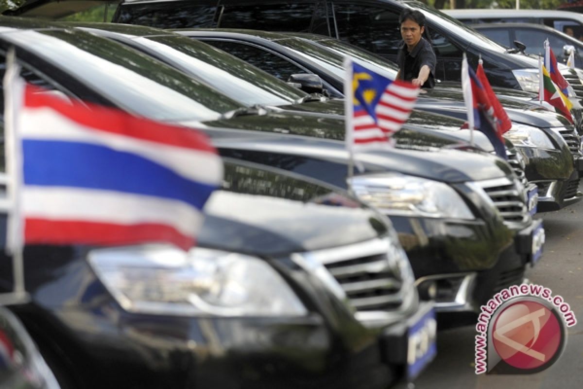 ASEAN leaders arriving in Jakarta