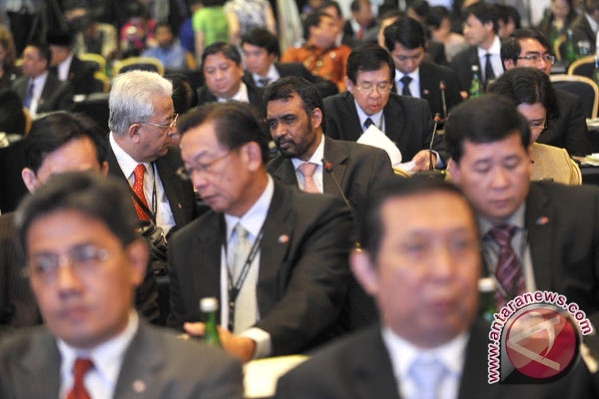 Susah-susah Gampang Berhubungan Akar Rumput di ASEAN 