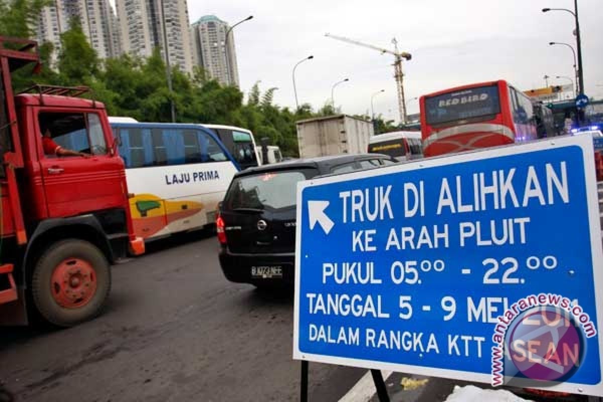 Tol Cawang-Pluit Tertutup untuk Truk