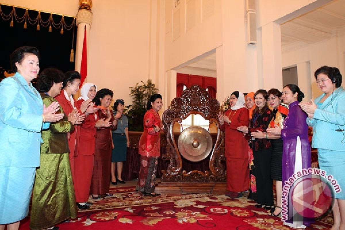 Ani Yudhoyono Buka Pertemuan Perempuan ASEAN