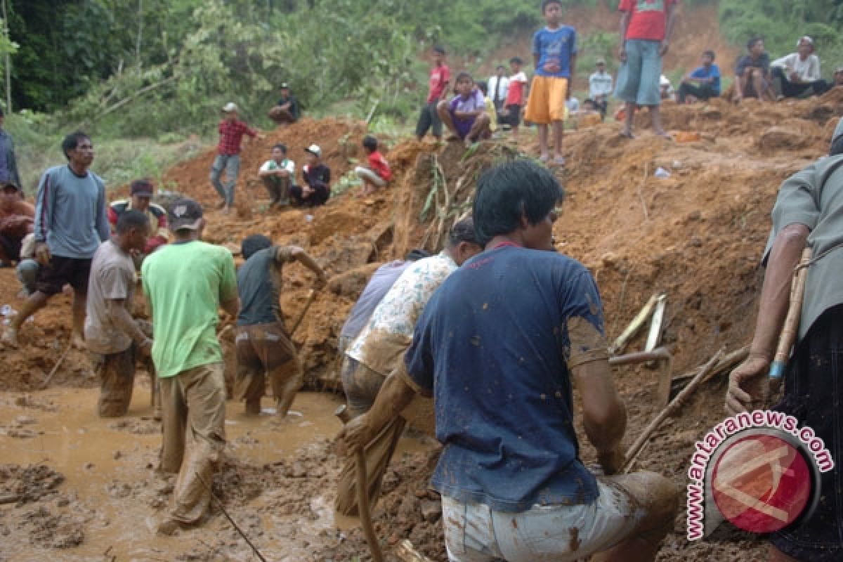 10 Orang Tewas Akibat Banjir, Longsor di Garut
