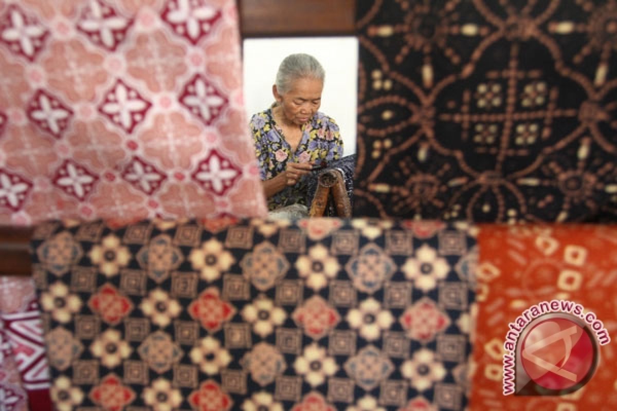 Indonesia poised to become  global home of batik