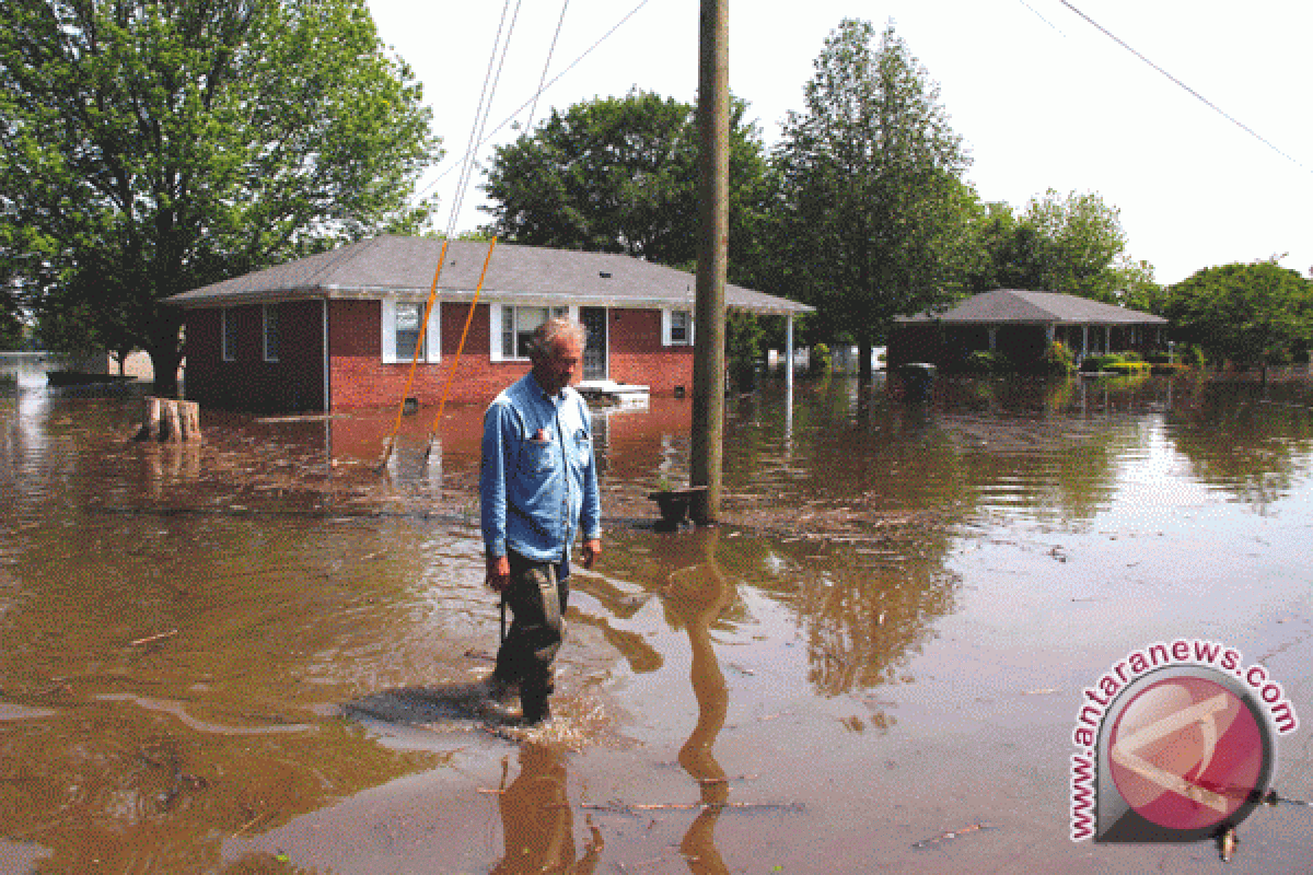 Banjir Rendam Lahan Pertanian, Rumah Sepanjang Sungai Mississippi 