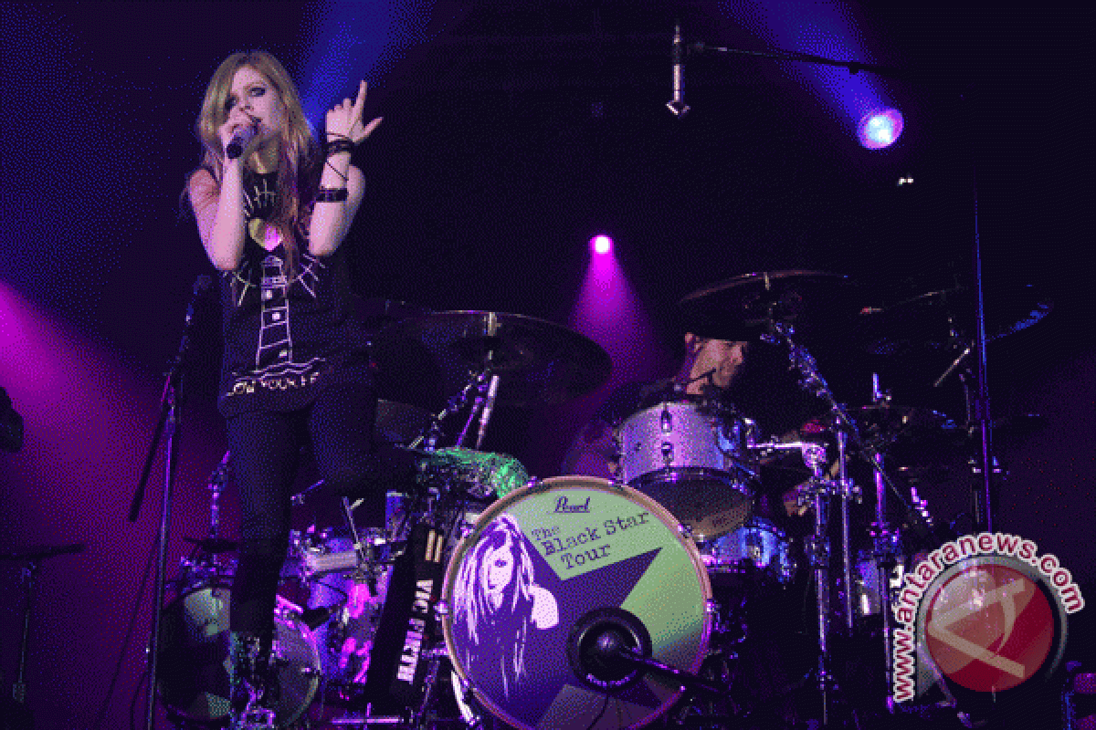 Avril Lavigne Puaskan 6.000 Penggemarnya 