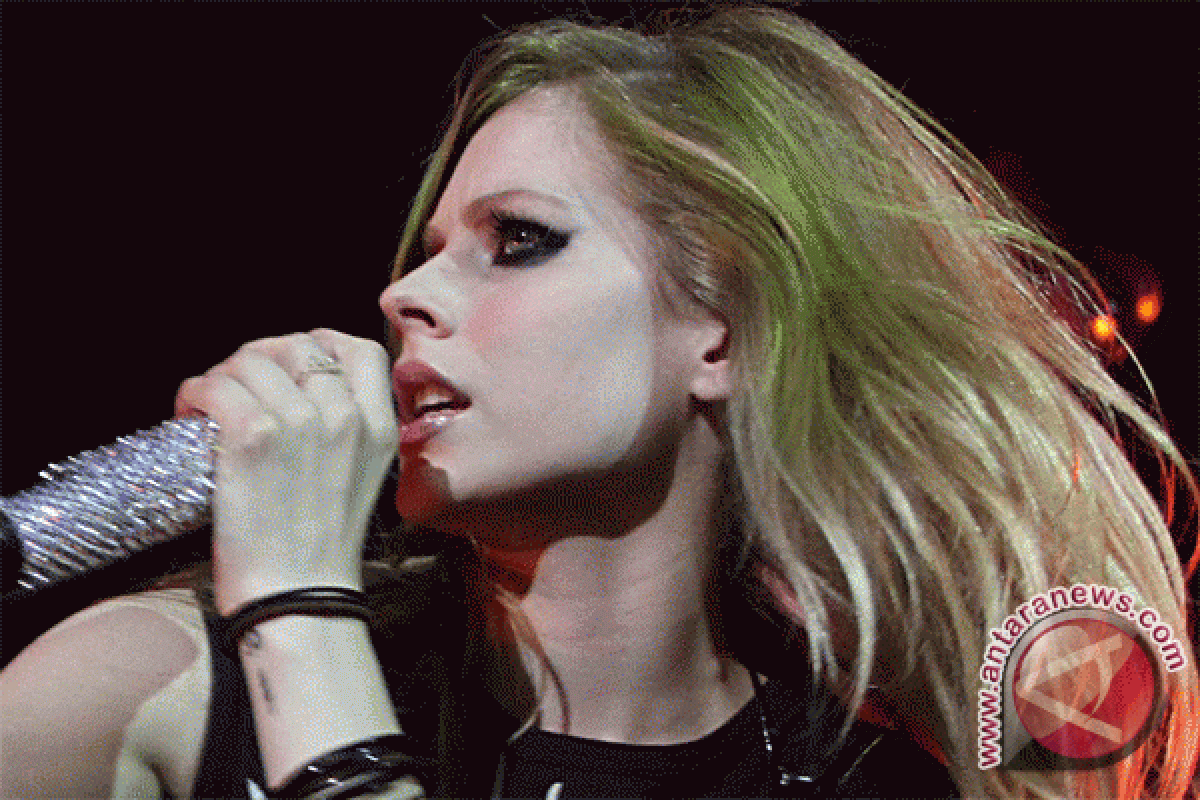 Nyanyi bareng Avril Lavigne 