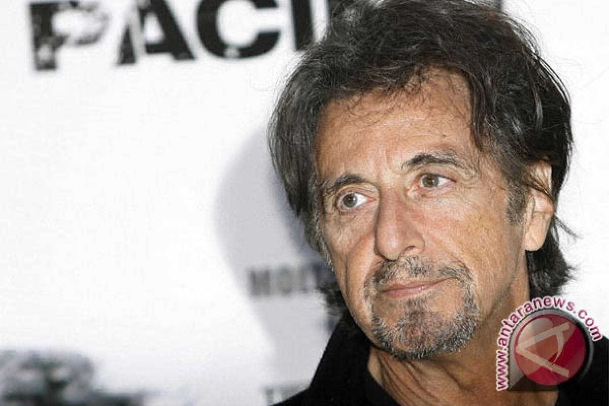 Al Pacino sabet penghargaan