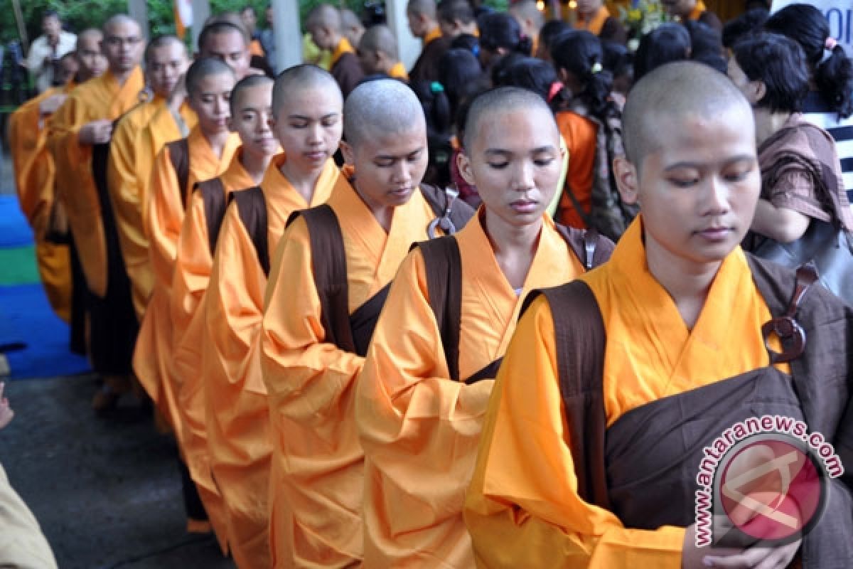 Umat Buddha Mulai Prosesi Waisak