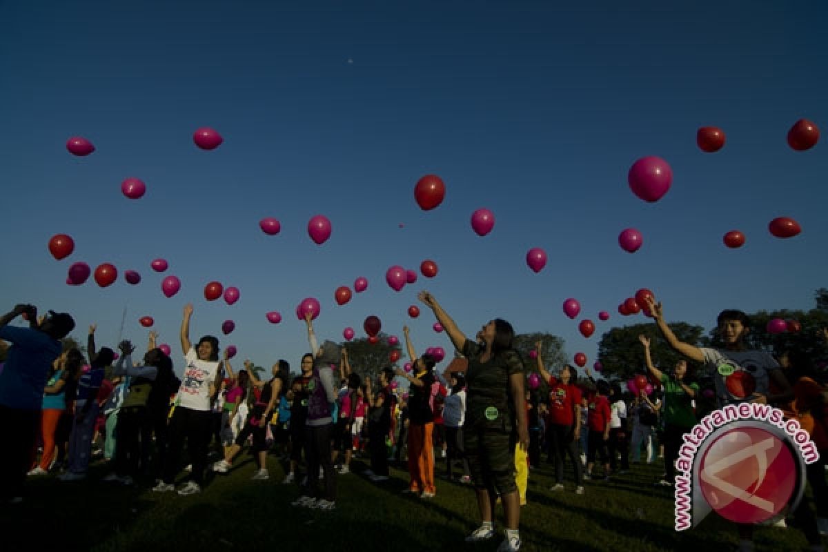 100 balon cita-cita mengudara di Koba