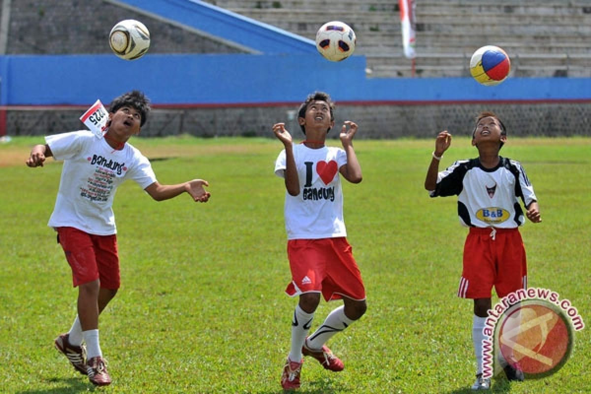 Onana Kagumi Bakat Sepak Bola Anak Indonesia