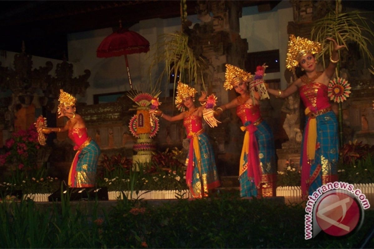 Kelompok Kesenian Bali Bertolak ke Prancis 