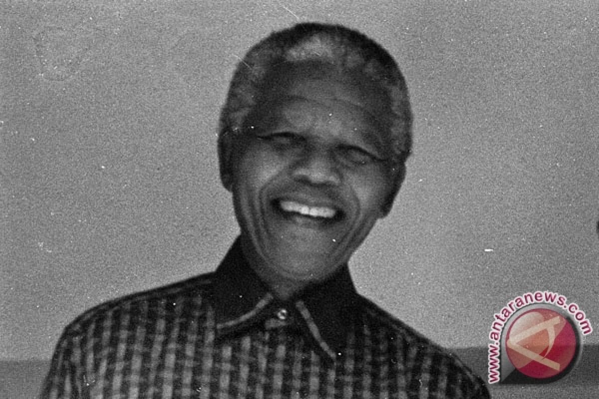 Mandela Mendadak Pulang Kampung