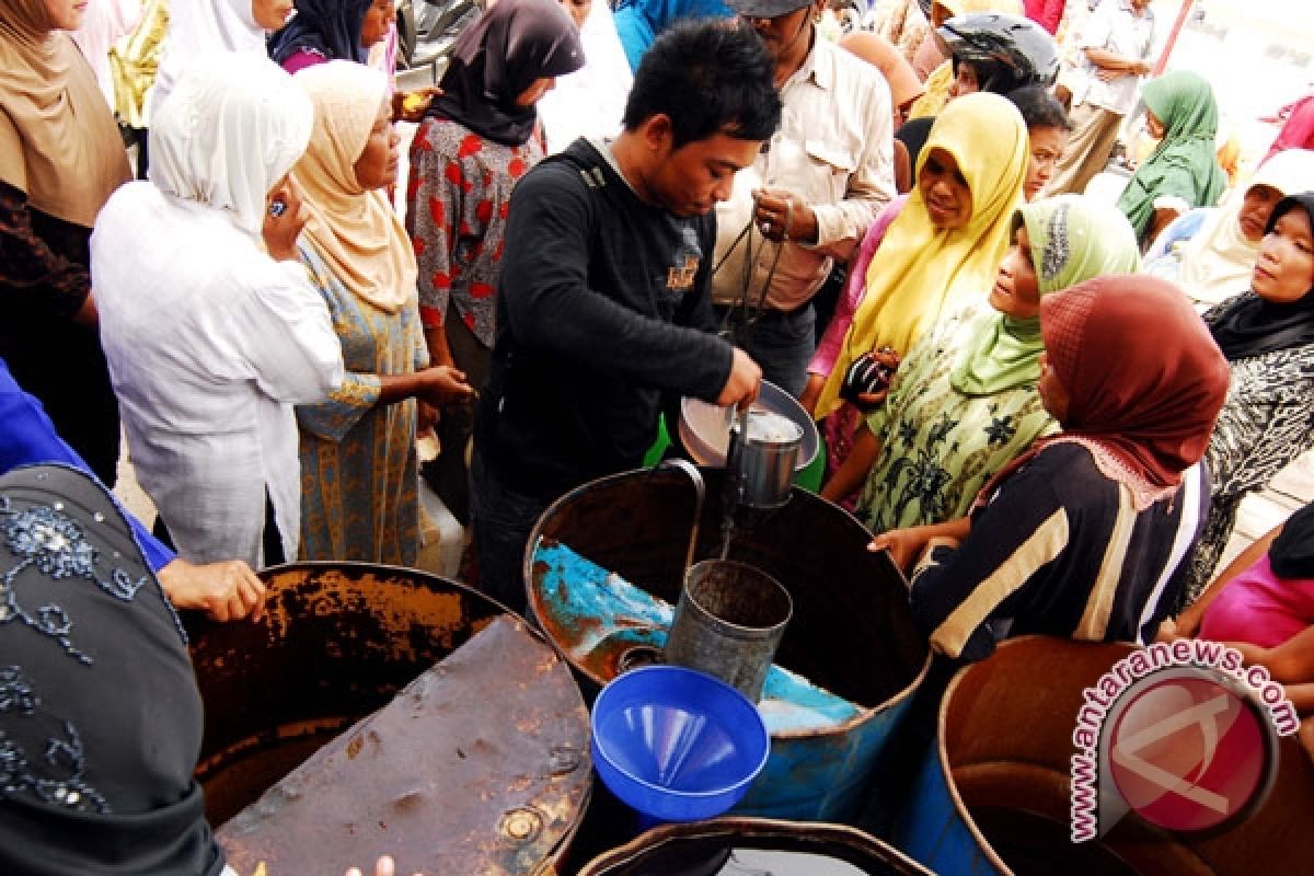 Pertamina tertibkan pangkalan minyak tanah di Kendari