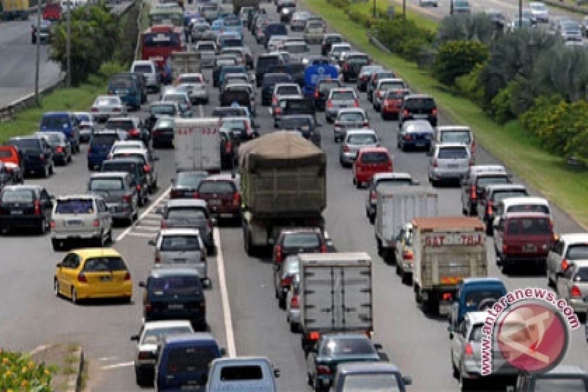 Arus Lalu Lintas Jalur Ciawi Padat 