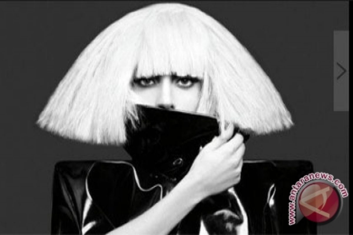 Taichung City to present brush painting to Lady Gaga