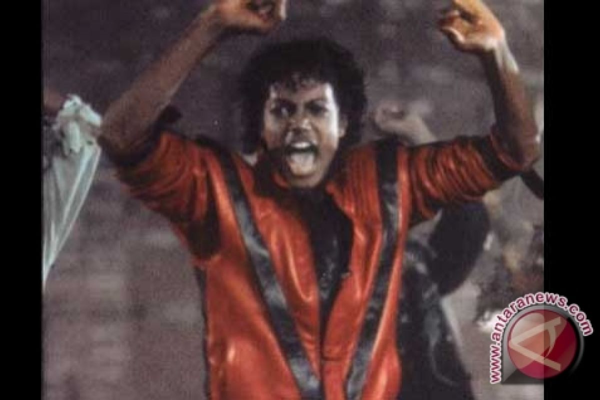 Michael Jackson`s "Thriller" jacket up for auction