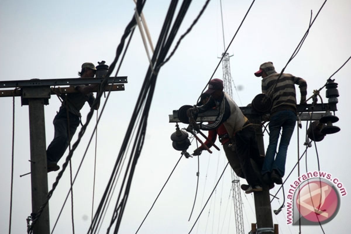 PLN Biak Bangun Jaringan Listrik di Supiori 