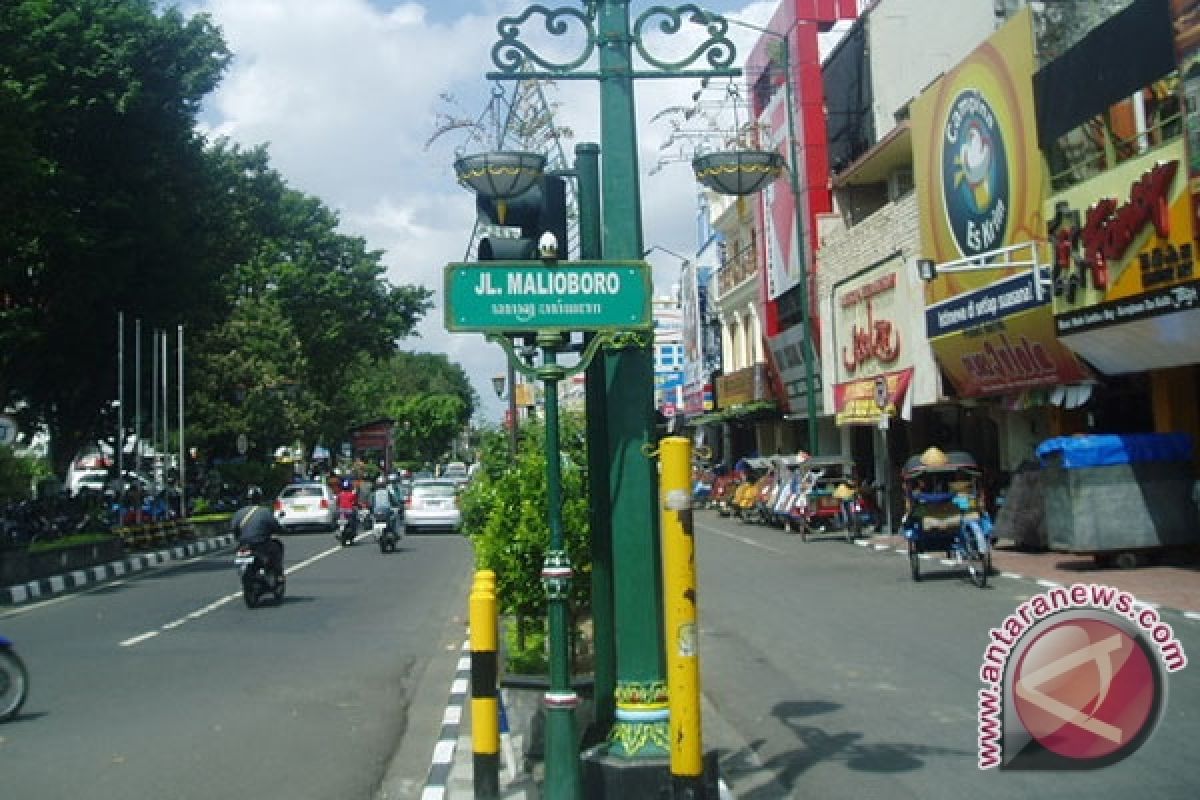 Papan Iklan Tutupi Wajah Asli Kawasan Malioboro