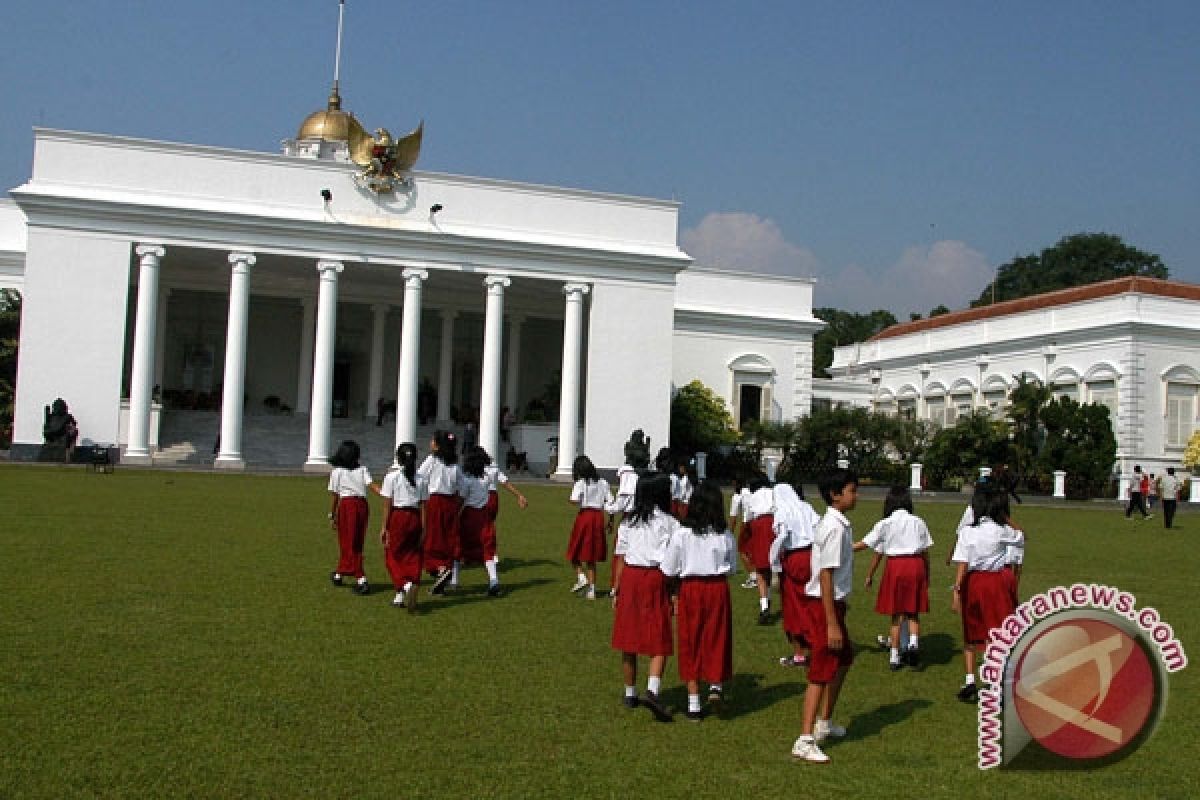 Pengunjung Istana Bogor membludag selama "Istana Open"