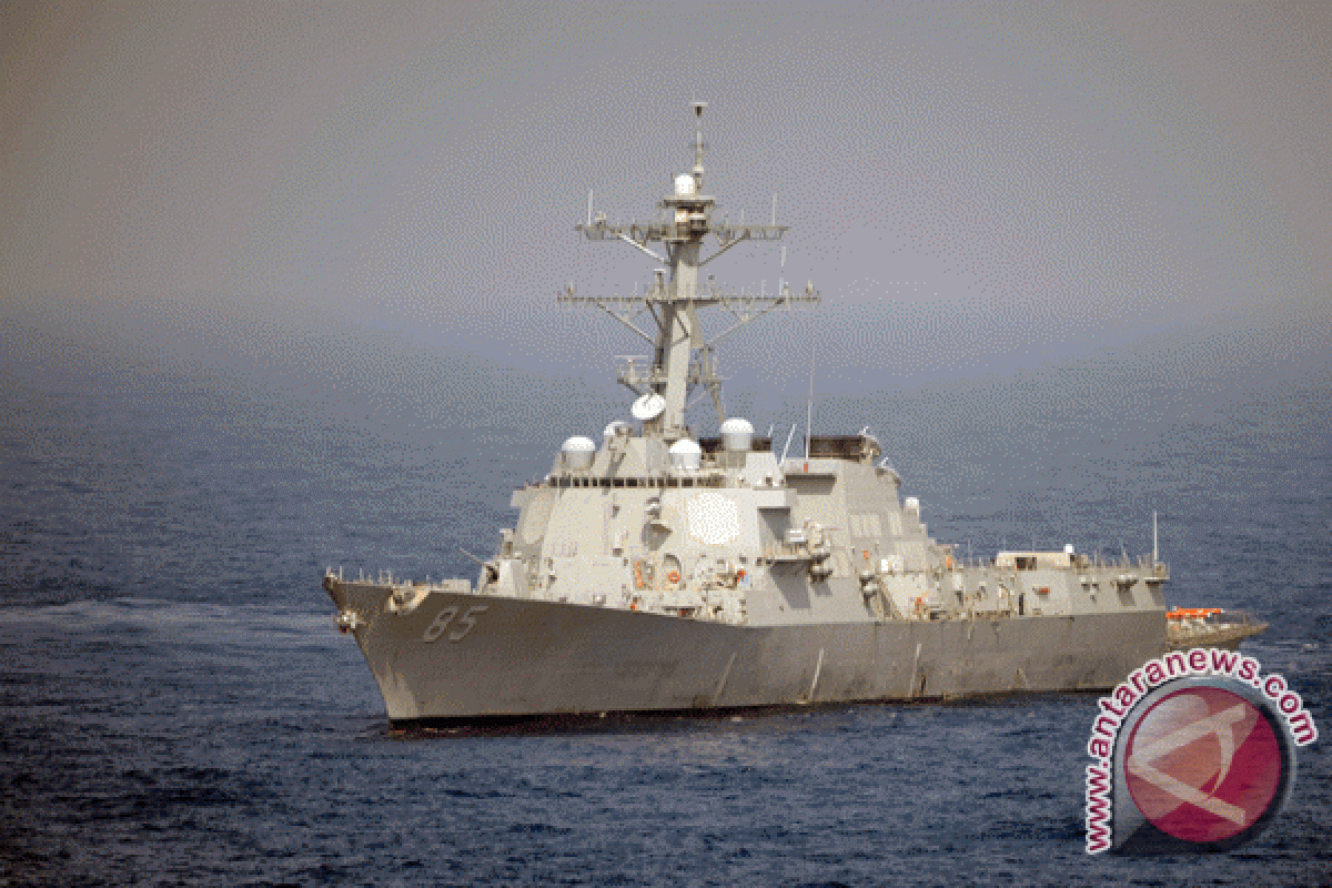 Kapal perang AS melintas di Selat Taiwan