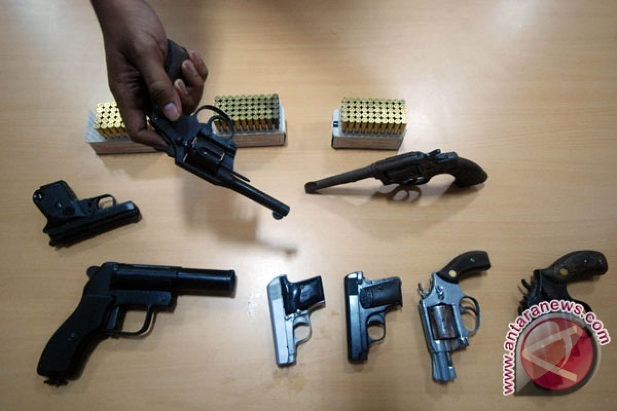 Polisi tarik 90 senjata habis izin