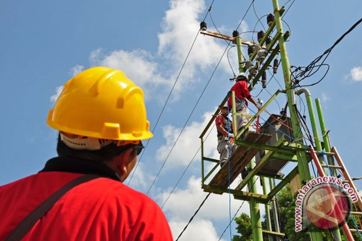 PLN Jambi Kerahkan 100 Pekerja Perbaiki Gardu