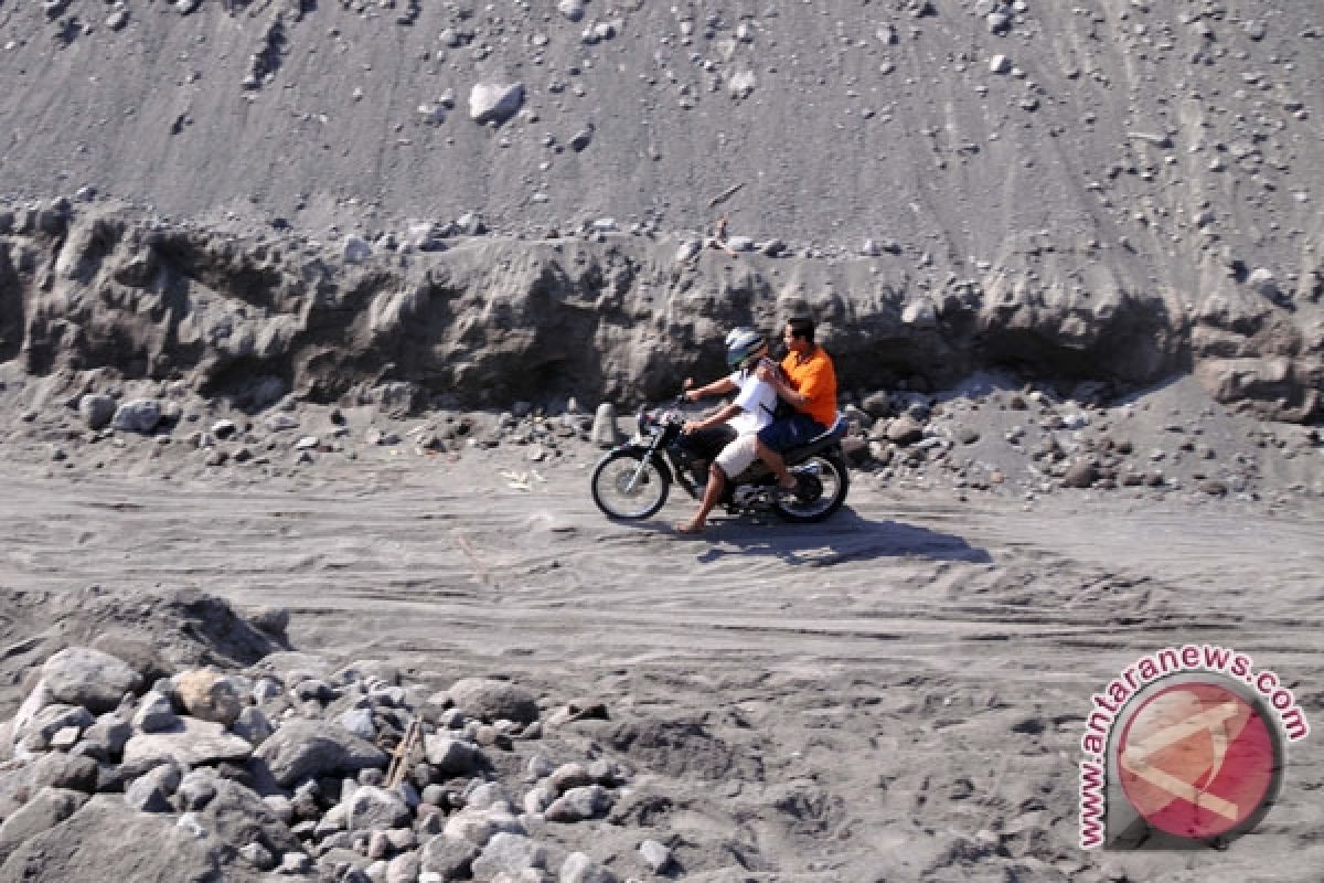 Hujan di puncak Merapi sebabkan banjir lahar