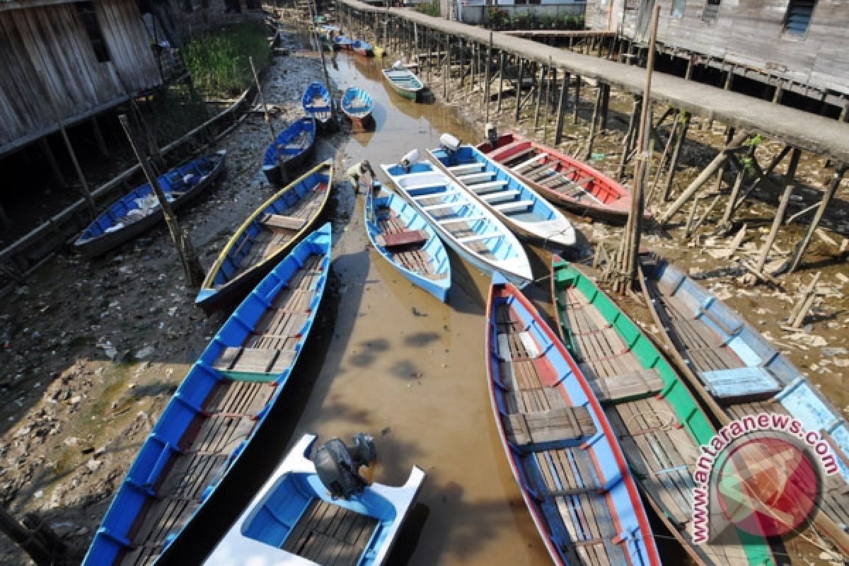 High tide of Kapuas still inundating residential areas