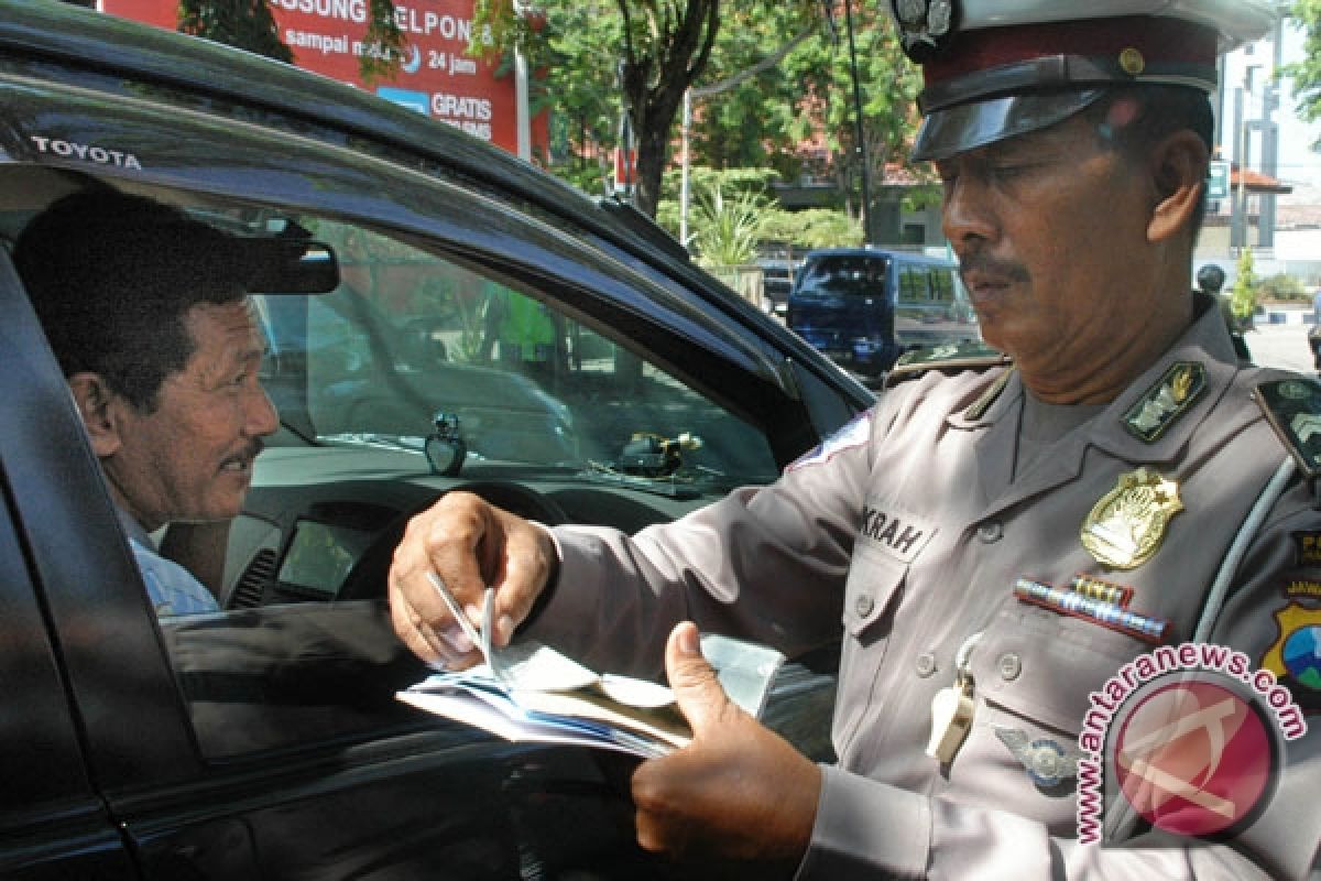 Laporkan Oknum Polisi Terlibat Judi