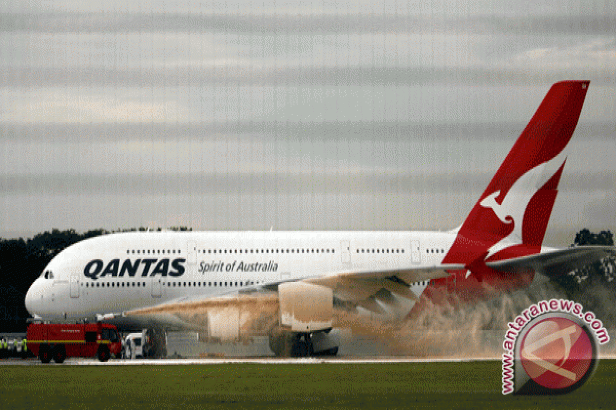 Penerbangan Qantas kembali setelah ledakan pipa air
